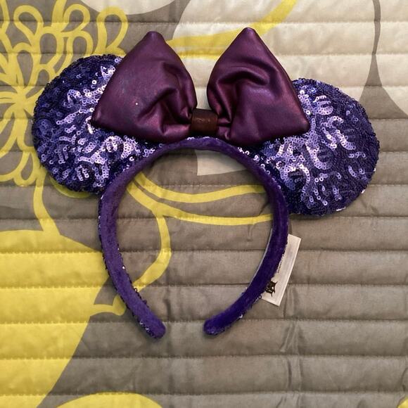 NWOT Disney Parks Amethyst Minnie Mouse Ear Headband velour bow sequined ears